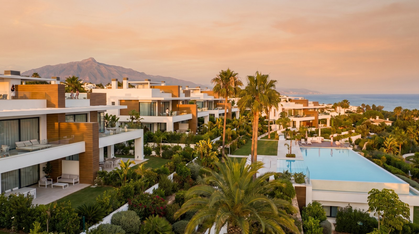 Benalús Phase II: Luxury Living on Marbella's Golden Mile - editorial view